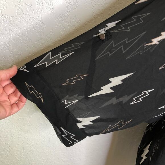 Torrid black white lightning sheer button down top size 5 or 5X - Picture 8 of 15